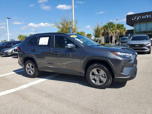 2022 Toyota RAV4 XLE