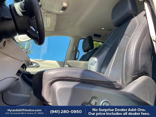 Bright White Clearcoat 2022 Chrysler Pacifica Touring L
