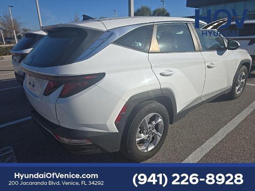 2023 Hyundai TUCSON SE