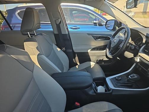 2021 Toyota RAV4 Hybrid XLE Premium