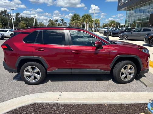2021 Toyota RAV4 Hybrid XLE Premium