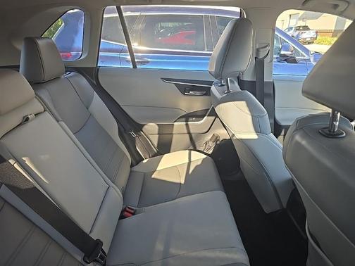2021 Toyota RAV4 Hybrid XLE Premium