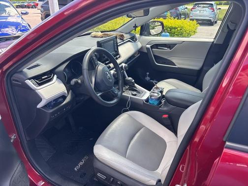 2021 Toyota RAV4 Hybrid XLE Premium