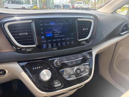 2017 Chrysler Pacifica Touring-L