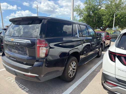 Midnight Blue Metallic 2021 Chevrolet Suburban LT