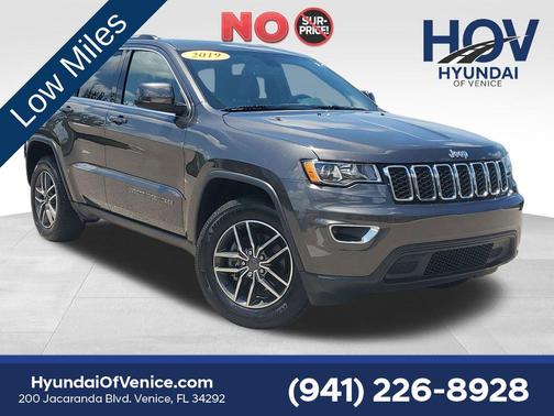 Granite Crystal Metallic Clearcoat 2019 Jeep Grand Cherokee Laredo