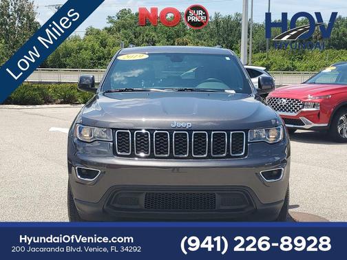 Granite Crystal Metallic Clearcoat 2019 Jeep Grand Cherokee Laredo