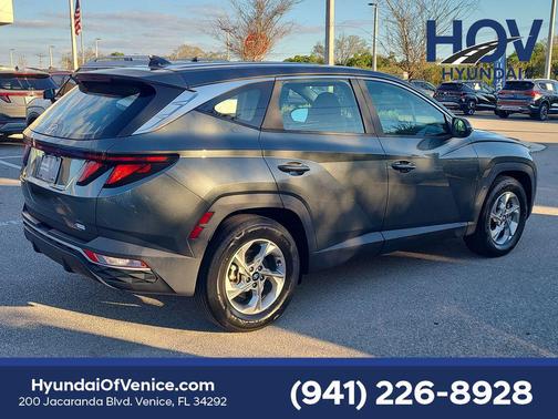 2022 Hyundai TUCSON SE