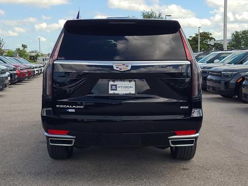 2022 Cadillac Escalade Luxury