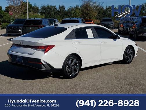 2024 Hyundai ELANTRA Limited