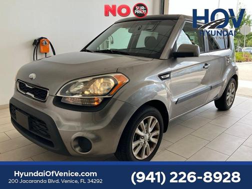 Titanium Pearl Metallic 2013 Kia Soul Base