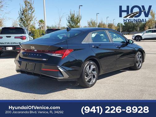 2025 Hyundai ELANTRA SEL