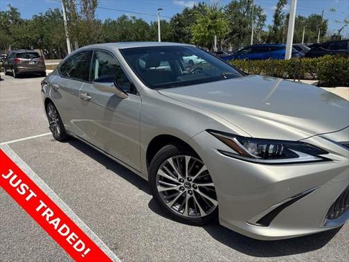 2021 Lexus ES 300h Base