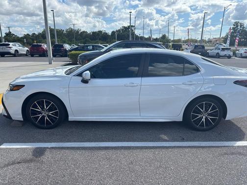 2023 Toyota Camry SE