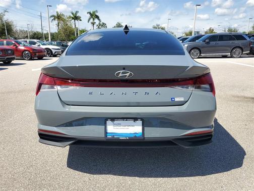2022 Hyundai ELANTRA SEL