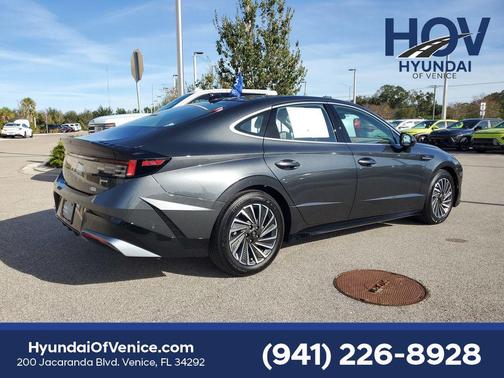 2024 Hyundai SONATA Hybrid Limited