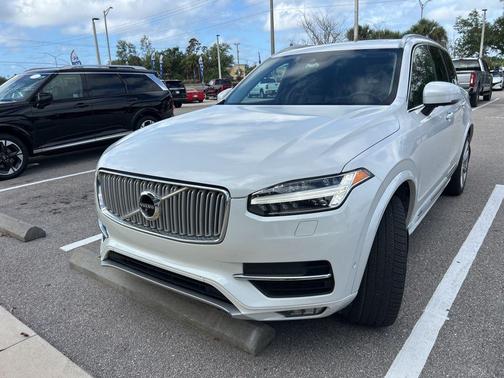 Crystal White Pearl 2019 Volvo XC90 T6 Inscription