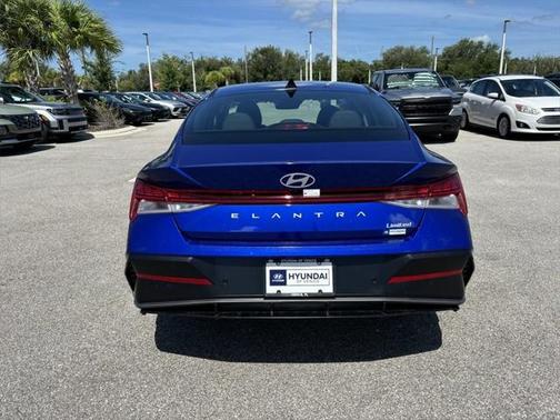 2025 Hyundai ELANTRA Limited