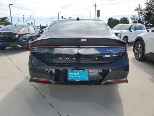 2025 Hyundai SONATA Hybrid Limited