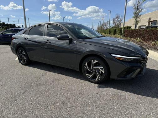 2025 Hyundai ELANTRA SEL