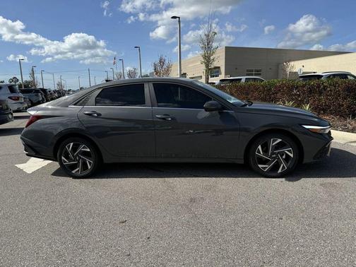 2025 Hyundai ELANTRA SEL