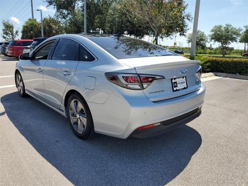 2017 Hyundai SONATA Hybrid Limited
