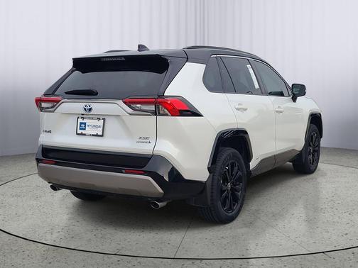 2024 Toyota RAV4 Hybrid SE