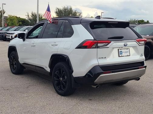2024 Toyota RAV4 Hybrid SE