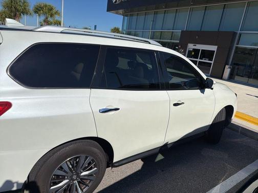2019 Nissan Pathfinder SL
