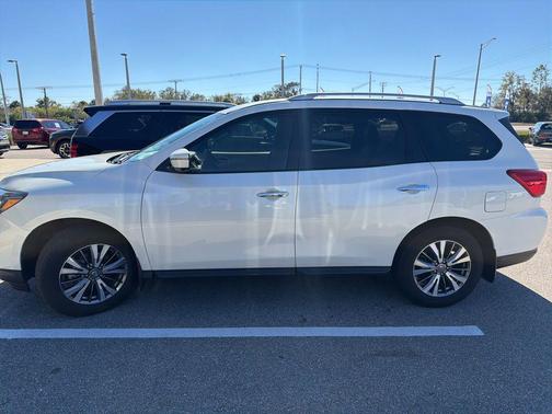 2019 Nissan Pathfinder SL