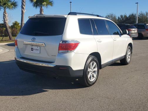 2013 Toyota Highlander SE