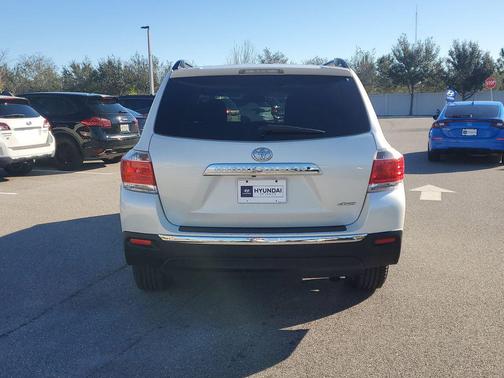 2013 Toyota Highlander SE