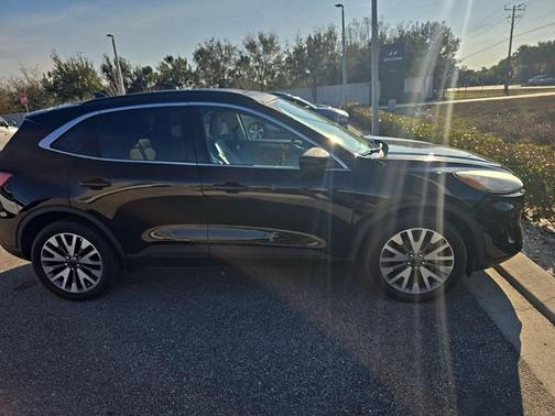 2022 Ford Escape Titanium