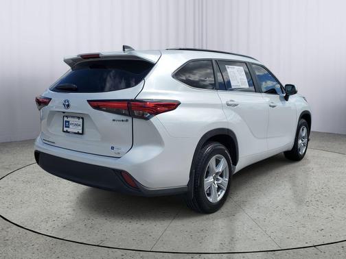 2023 Toyota Highlander Hybrid LE