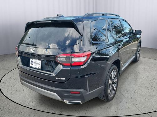 2023 Honda Pilot Touring 8-Passenger