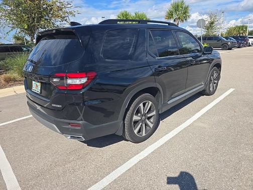 2023 Honda Pilot Touring 8-Passenger