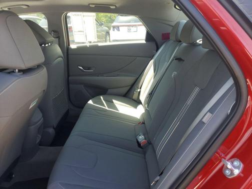 2025 Hyundai ELANTRA SEL