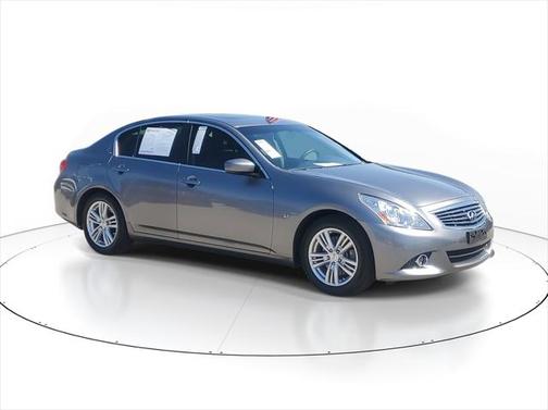 2015 INFINITI Q40 Base