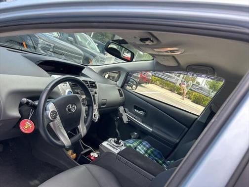 2014 Toyota Prius v Five