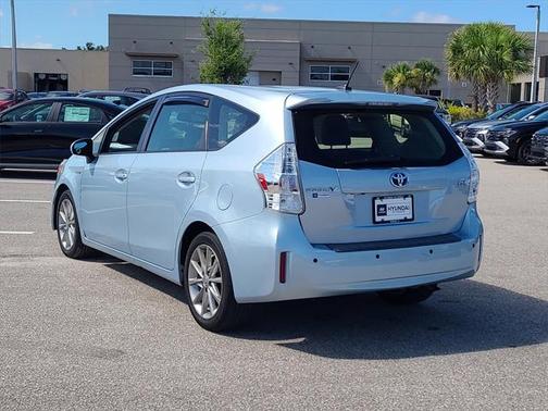 2014 Toyota Prius v Five