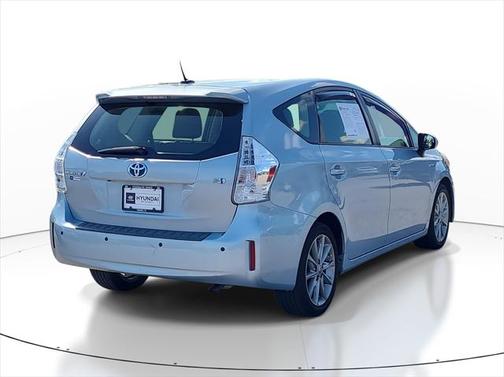 2014 Toyota Prius v Five