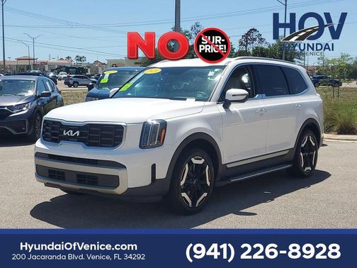 Glacial White Pearl 2023 Kia Telluride S
