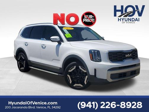 Glacial White Pearl 2023 Kia Telluride S