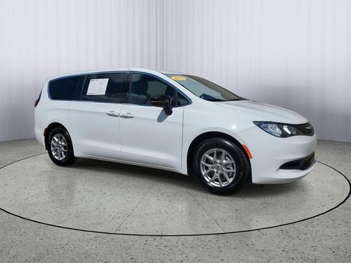 2025 Chrysler Voyager LX