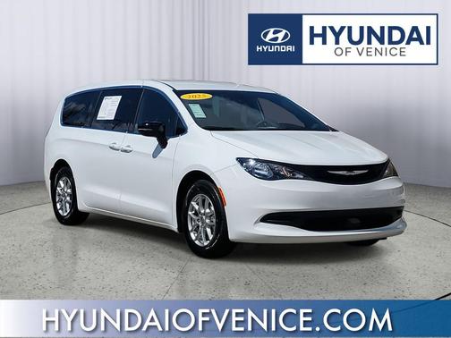 2025 Chrysler Voyager LX