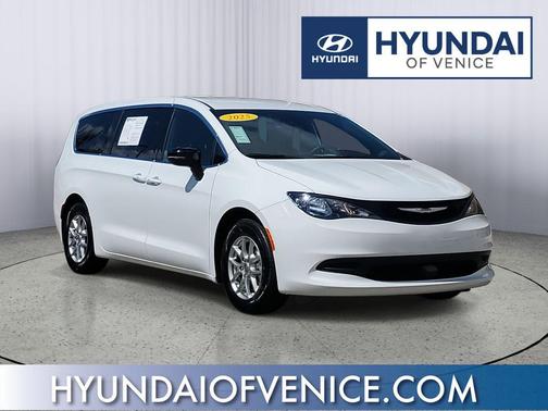 2025 Chrysler Voyager LX