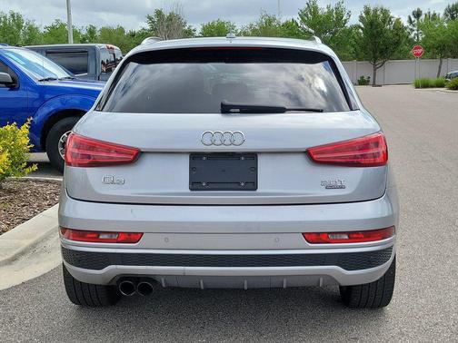 Florett Silver Metallic 2018 Audi Q3 2.0T Premium