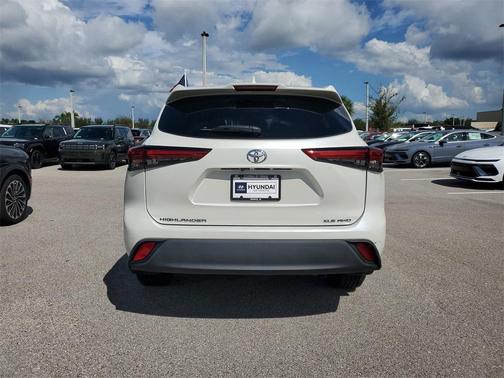 2021 Toyota Highlander XLE
