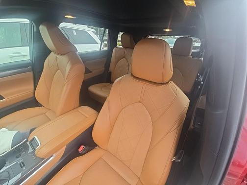 2023 Toyota Highlander Platinum
