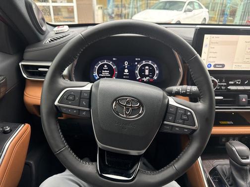 2023 Toyota Highlander Platinum